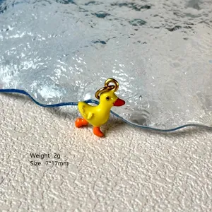 Detail view of a yellow duck alloy charm with 2g weight and 7x17mm dimensions
