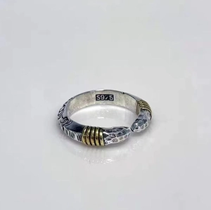 Retro handmade S925 sterling silver spearhead ring with gold accent and hammered texture