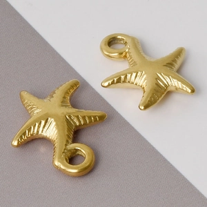 Detailed view of two golden starfish charms made of 304 stainless steel for DIY jewelry