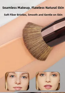 Pennello piatto per fondotinta con setole dense per applicare il trucco senza segni sulla pelle