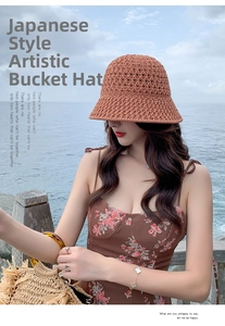 Gros plan du chapeau cloche au crochet orange-brun avec motif de tissage ajouré respirant