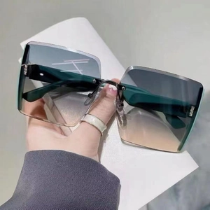 Fashion rimless square sunglasses with gradient green lenses and slim metal frames