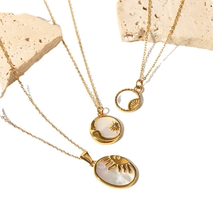 Colliers en acier inoxydable plaqué or 18K avec pendentifs soleil lune et nacre blanche
