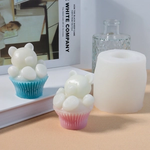 Détail du moule en silicone ours 3D pour muffins et bougies avec modèles finis