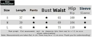 Tableau détaillé des tailles pour mini-jupe en satin à taille haute incluant les mesures