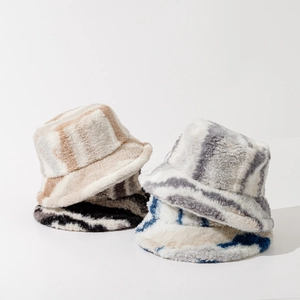 Bobs d'hiver en peluche épaisse à rayures avec divers motifs colorés élégants