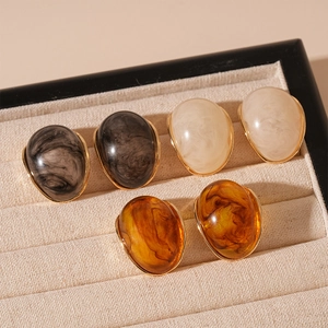Retro resin oval earrings with marble texture and golden edges in three elegant colors