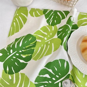 Détail du set de table Monstera en lin de coton résistant à la chaleur au style nordique