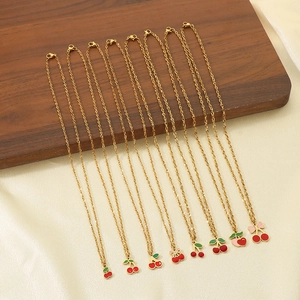 Set di collane con ciondolo a ciliegia dolce con catene in acciaio inossidabile dorato