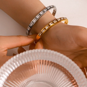 Bracciali minimalisti in acciaio al titanio oro e argento con zirconi rettangolari