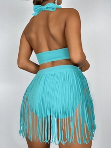 Vue arrière du bikini licou turquoise avec de longues franges sur le bas à taille haute