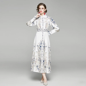 Robe longue imprimée paisley avec manches longues, col chemise et ceinture