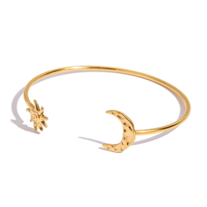 Bracelet jonc ouvert en or 18 carats avec motifs soleil et lune au design céleste