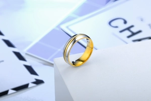 Detail of 6mm two-tone stainless steel ring with silver exterior and 18K gold inner band