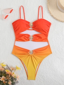 Costume da bagno intero sfumato sexy con cut-out e anelli in metallo a forma di stella