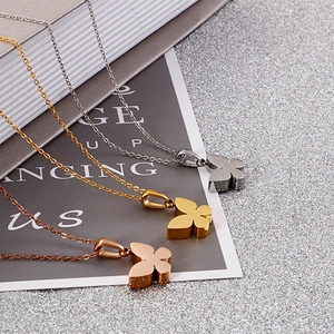 Detailansicht der Schmetterling-Anhänger in Gold, Silber und Roségold Ausführung