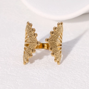 Retro hollow geometric fan shaped gold ring with vintage embossed texture for women