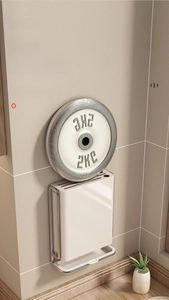 Detail showing wall-mounted cream knife rack with strong 2kg load-bearing capacity