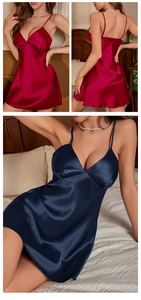 Détail d'une nuisette en satin de soie avec bretelles réglables et décolleté en V profond