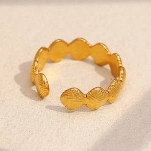 Bague ouverte en acier inoxydable doré 18 carats au design de coquillages 3D pour femme