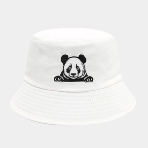 Bob en toile blanche avec broderie panda pour protection solaire extérieure et décontractée