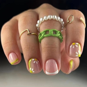 French Press On Nails Green Side Border Small Daisy Pattern Short Square Artificial Fake Nails For Women