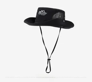 Détail du chapeau de soleil avec mesh respirant et mentonnière réglable pour l'extérieur