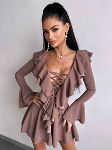 Robe moulante chic à col en V kaki foncé avec manches à volants et détails lacés