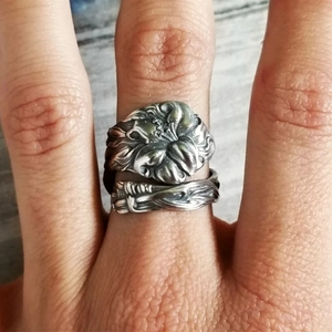 Retro oxidized silver lily flower ring with adjustable open band for women