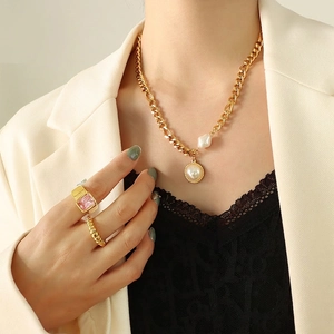 Vintage 18k gold plated necklace with freshwater pearl pendant and chunky chain