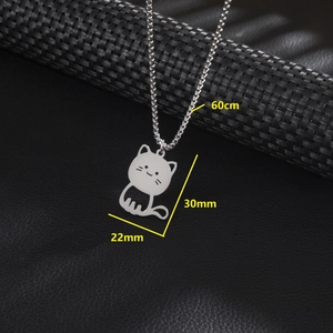 Collana con ciondolo a forma di gatto traforato in acciaio inossidabile argento