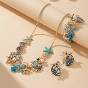 Parure bijoux dorée avec étoile de mer et coquillages, strass bleus et perles pour la plage