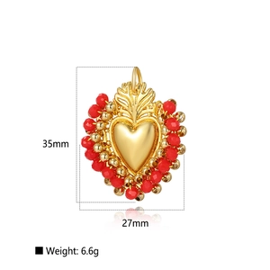 Detail of a 35mm golden heart pendant with red faceted beads and product dimensions