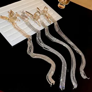 Pince à cheveux papillon élégante avec de longs glands en strass brillants or et argent
