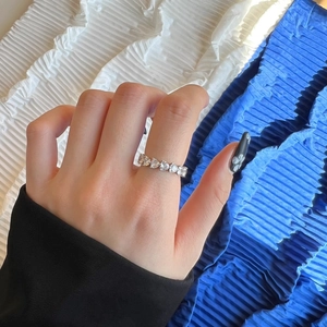 Detailed view of an S925 sterling silver ring with heart-shaped pink zircon stones on a hand