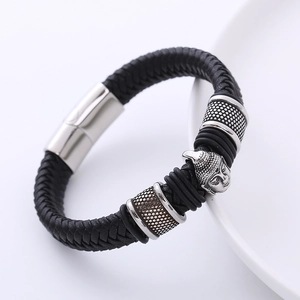 Bracciale da uomo in pelle intrecciata nera con ciondolo Buddha in argento e chiusura magnetica