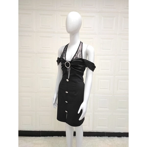 Mini robe moulante noire en dentelle avec dos nu et détail d'anneau métallique chic