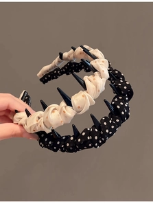Detailed view of polka dot headbands with anti-slip comb teeth and handmade logo
