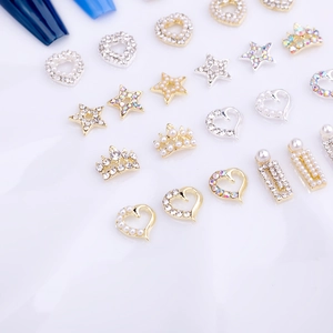 Kit bijoux d'ongles 3D cœur et étoile avec perles et strass en doré et argenté