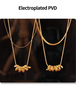 Detail der PVD-vergoldeten gestreiften Spiralanhänger mit edlem Metallglanz