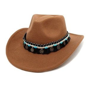 Chapeau de cowboy marron en laine avec ruban perlé bohème et breloques en métal ethnique