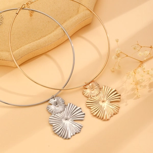 Retro metallic choker necklaces with large flower pendants in gold and silver finishes