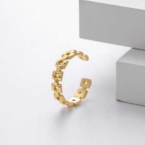 Close-up of S925 sterling silver chain ring showing clear hallmark engraving on inner band
