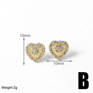Macro detail of heart-shaped gold studs with clear dimensions of 10mm and 2g weight