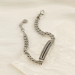 Elegant silver Cuban chain bracelet in stainless steel with a crystal-set rectangular plate