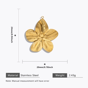 Golden flower pendant in stainless steel with precise size and weight specifications