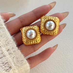 Vintage 18k gold plated rhombus hammered texture earrings with large white pearl