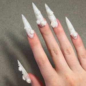Press On Nails White Stiletto Long With 3D Rose Flower And Faux Artificial Pearls French Retro Luxury Elegant Full Cover
