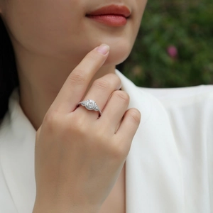 Classic round moissanite ring in S925 sterling silver with elegant side stone accents