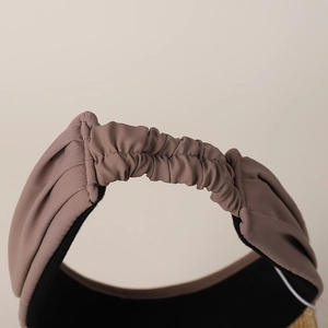 Women's foldable sun visor with elastic pleated band and premium woven straw texture